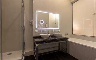 Гостиница Bliss Hotel & SPA Киров Номер люкс с 1 двуспальной кроватью-8